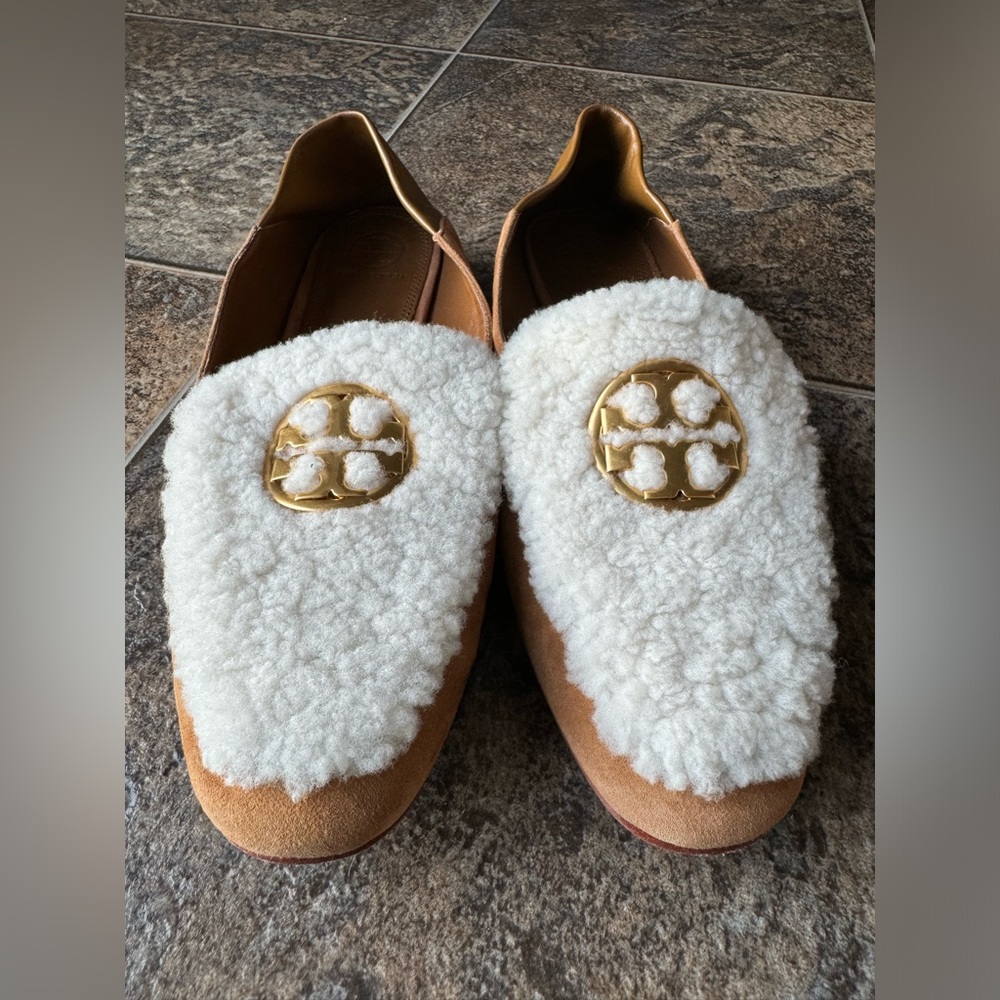 Tory Burch Chelsea Teddy Crushed Back Leather Fur Slip On Logo Loafers Size 8.5